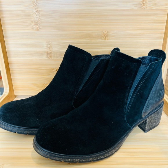 Aetrex Black Leather Ankle Booties - Picture 3 of 6